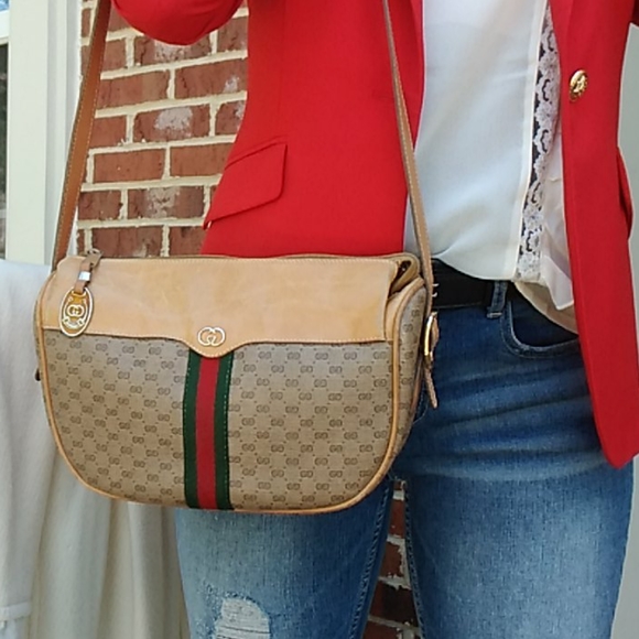 Gucci Handbags - Stunning Gucci Ophidia Cross-body Bag!